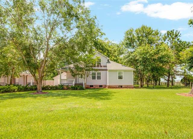 Property at 238 Horse Shoe Trl, Angleton, TX 77515, 3 beds, 2 baths