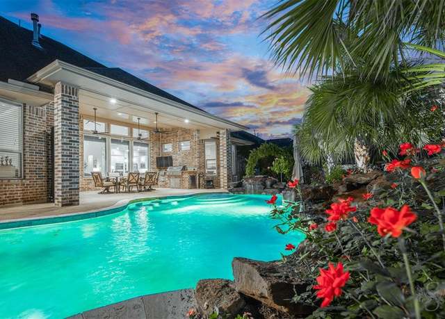 Property at 27606 Lakeway Trail Ln, Fulshear, TX 77441, 4 beds, 3.5 baths