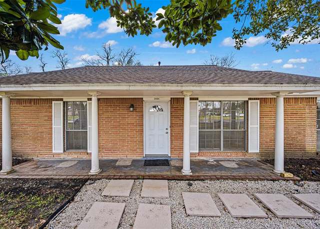 Property at 2004 Avenue B, Dickinson, TX 77539, 4 beds, 3.5 baths