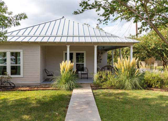 Property at 1506 S Jackson St, Brenham, TX 77833, 2 beds, 1 bath