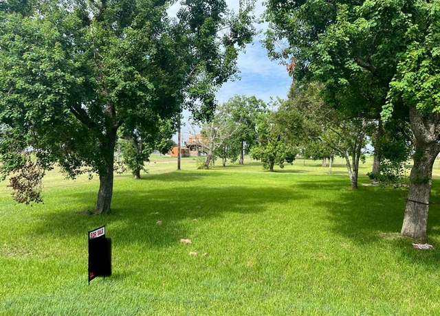 Property at 314 Jackson Dr, Anahuac, TX 77514