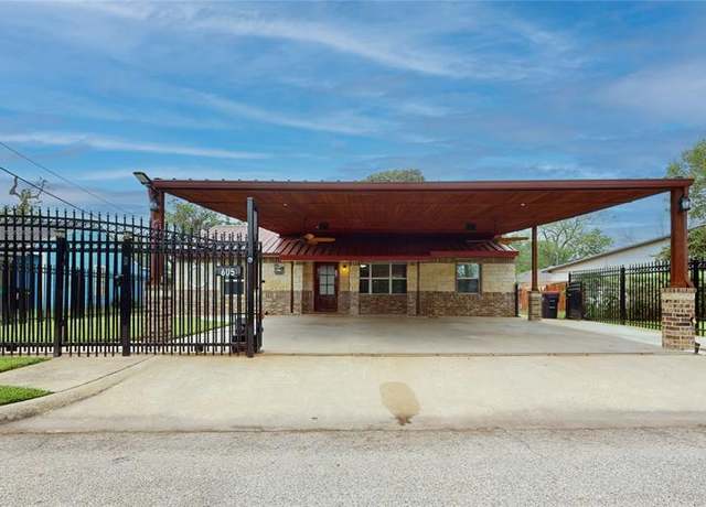 Property at 605 S 4th St, Baytown, TX 77520, 3 beds, 2 baths