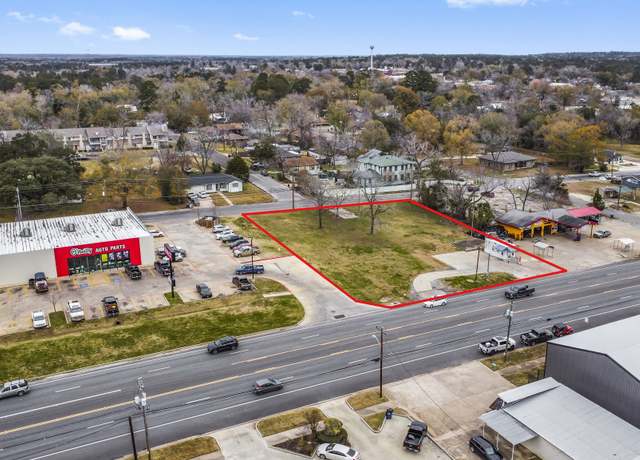 Property at 614 W W Church St, Livingston, TX 77351