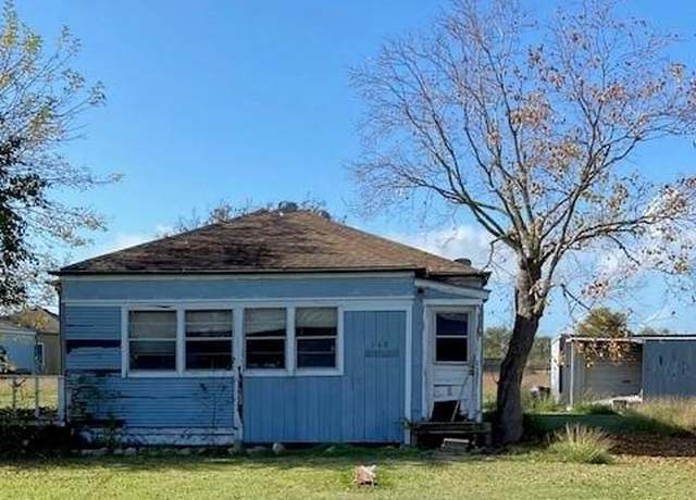 Property at 560 Cedar St S, Matagorda, TX 77457, 2 beds, 1 bath