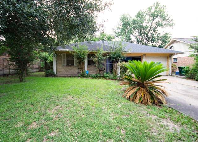 Property at 8442 Sterlingshire St, Houston, TX 77078, 3 beds, 2 baths
