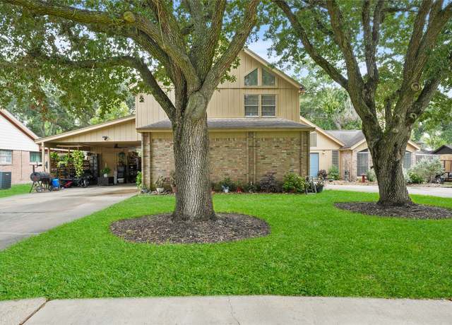 Property at 2408 Chelmsford Ct, Alvin, TX 77511, 4 beds, 3.5 baths