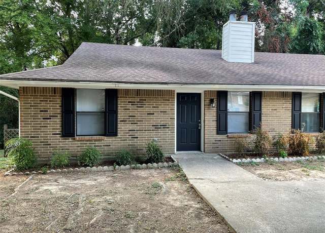 Property at 3020 Manor Ln, Huntsville, TX 77340, 6 beds, 2 baths
