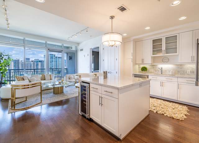 Property at 2207 Bancroft St #1003, Houston, TX 77027, 1 bed, 1.5 baths