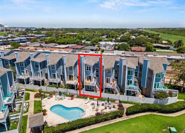 Property at 224 Seawall Blvd, Galveston, TX 77550, 2 beds, 2.5 baths