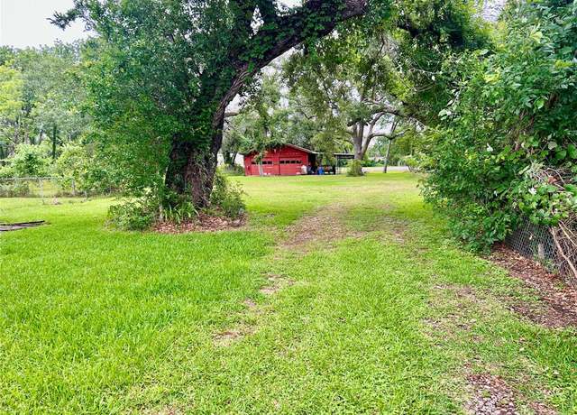 Property at 325 Hargett St, Clute, TX 77531, 3 beds, 2 baths