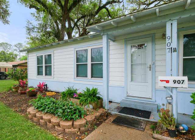 Property at 907 Avenue A, Sweeny, TX 77480, 3 beds, 1.5 baths