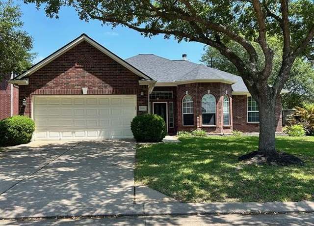 Property at 3343 Summerwood Ln, Pearland, TX 77584, 3 beds, 2.5 baths