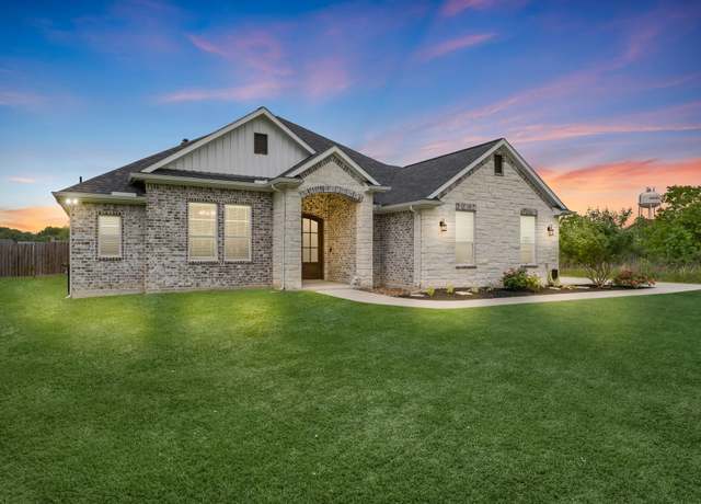 Property at 911 Oak St, Anahuac, TX 77514, 4 beds, 3 baths