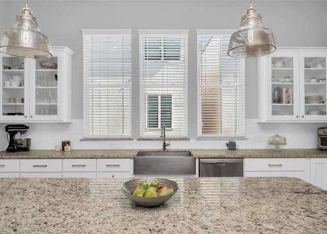Property at 9506 London Bridge Sta, Houston, TX 77045, 3 beds, 3.5 baths