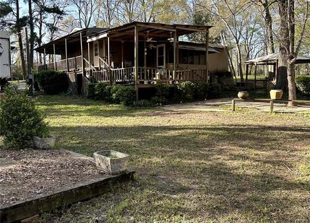 Property at 106 Jefferson St, Livingston, TX 77351, 3 beds, 2 baths