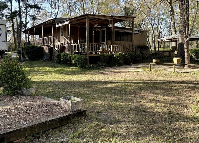 Property at 106 Jefferson St, Livingston, TX 77351, 3 beds, 2 baths