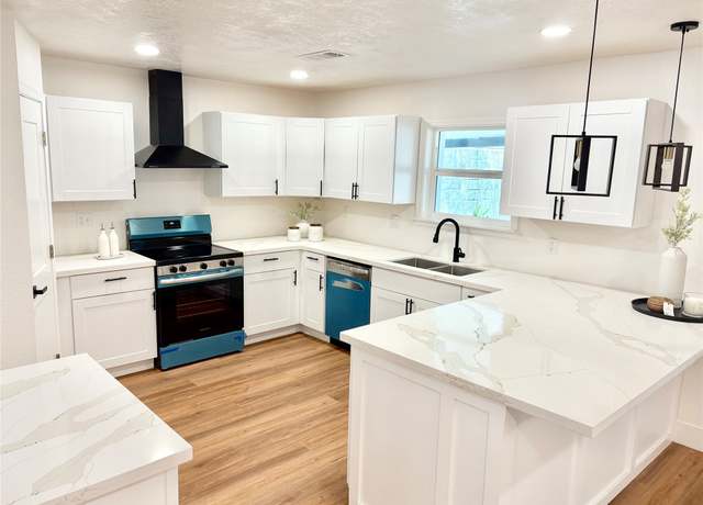 Property at 3726 Heatherbrook Dr, Houston, TX 77045, 4 beds, 2 baths