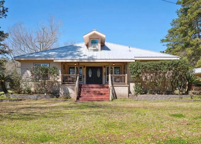 Property at 2401 Lonely Creek Cir, Montgomery, TX 77316, 3 beds, 3.5 baths