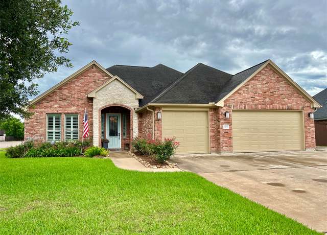 Property at 1464 S Bluebonnet Ln, Angleton, TX 77515, 3 beds, 2.5 baths