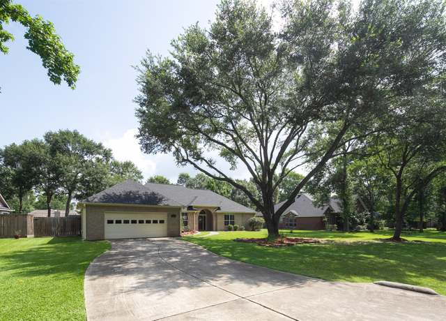 Property at 2452 Ripplewood Dr, Conroe, TX 77384, 3 beds, 2.5 baths