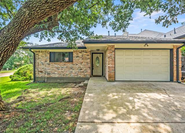 Property at 101 Fairway View Ln, Conroe, TX 77356, 2 beds, 3 baths