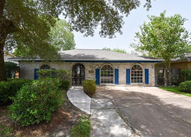 Property at 11719 Murr Way, Houston, TX 77048, 3 beds, 2 baths
