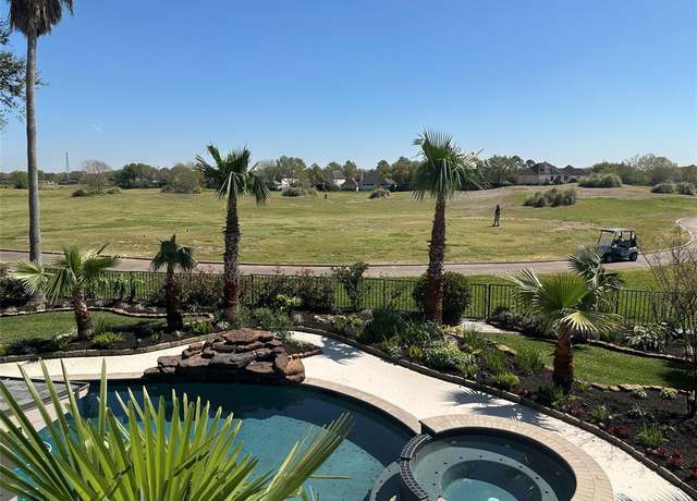 Property at 3027 Taylorcrest Dr, Pearland, TX 77584, 5 beds, 3.5 baths