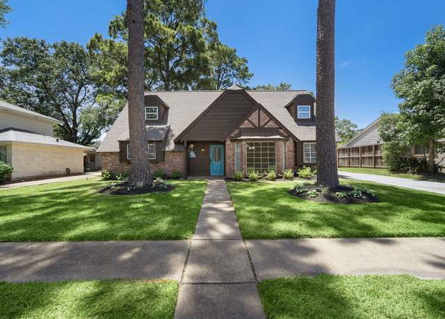 Property at 1029 Martin St, Houston, TX 77018, 5 beds, 2.5 baths