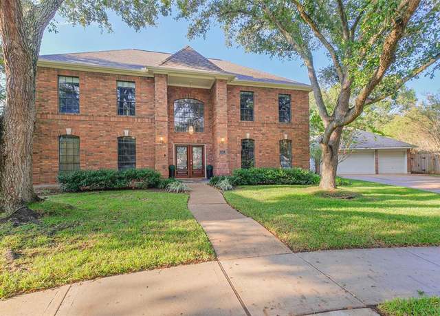 Property at 14 Coventry Ct, Sugar Land, TX 77479, 5 beds, 3.5 baths
