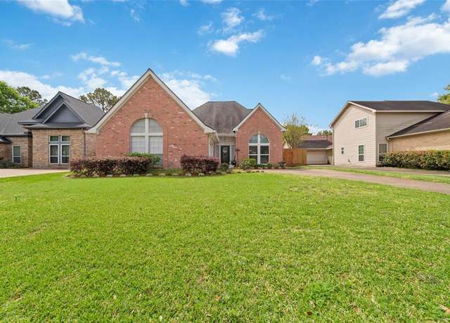 Property at 15607 Ensenada Dr, Houston, TX 77083, 3 beds, 2.5 baths