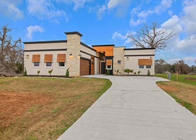 Property at 209 Horse Shoe Trl, Angleton, TX 77515, 4 beds, 3 baths