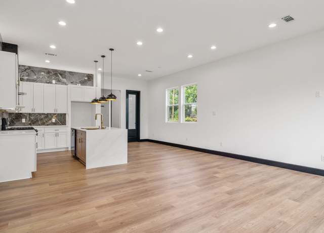 Property at 4439 Gunter St, Houston, TX 77020, 3 beds, 2.5 baths