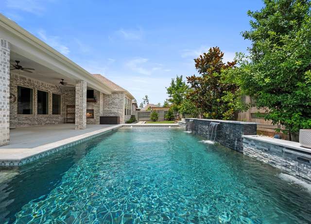 Property at 17511 Autumn Leaves Dr, Conroe, TX 77302, 4 beds, 3 baths