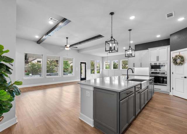 Property at 17511 Autumn Leaves Dr, Conroe, TX 77302, 4 beds, 3 baths