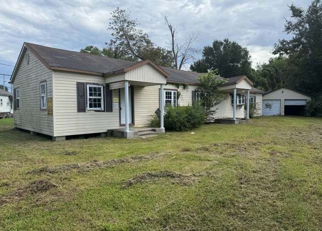 Property at 2006 2nd St, Orange, TX 77630, 2 beds, 1 bath