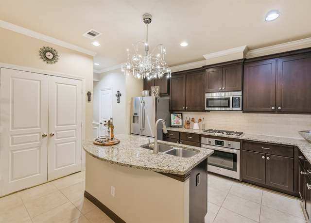 Property at 5228 Darling St Unit B, Houston, TX 77007, 3 beds, 2.5 baths