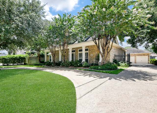Property at 2442 Chimney Rock Rd, Houston, TX 77056, 5 beds, 3 baths