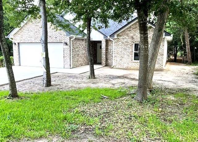 Property at 1112 Holly Springs Dr, Huntsville, TX 77320, 3 beds, 2 baths