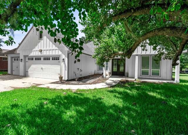 Property at 29 Westwood Dr W, Trinity, TX 75862, 3 beds, 2.5 baths