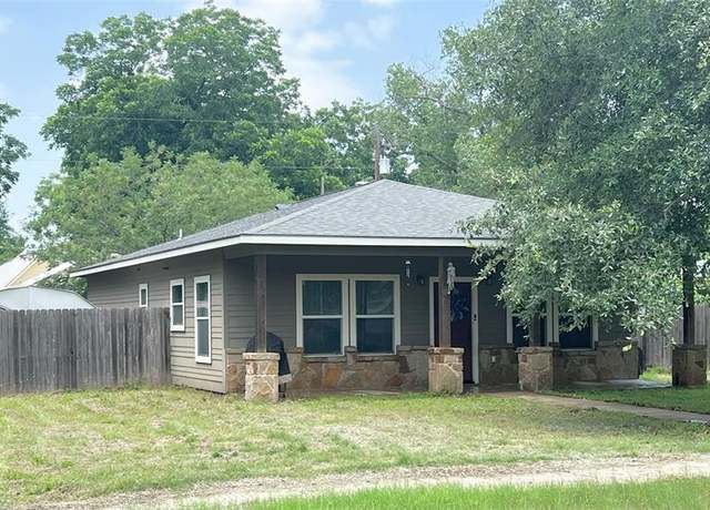 Property at 406 San Jacinto St, Smithville, TX 78957, 3 beds, 2 baths