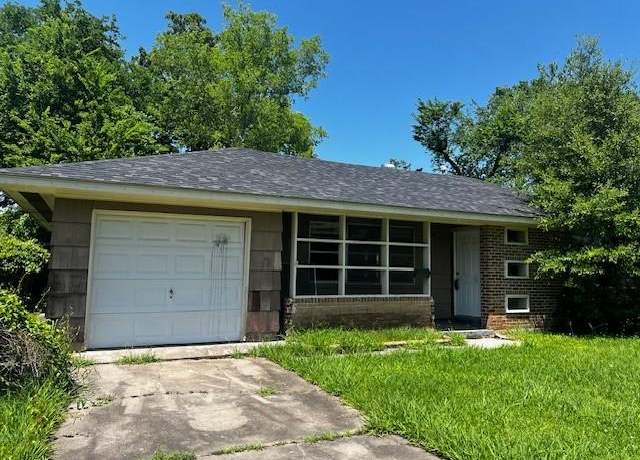 Property at 4030 Bayou Rd, Beaumont, TX 77707, 3 beds, 1.5 baths