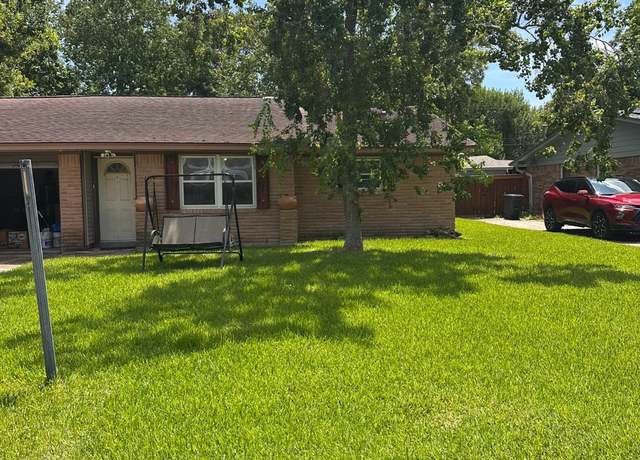 Property at 135 Highland Ter, League City, TX 77573, 3 beds, 2 baths