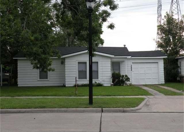 Property at 5600 Community Dr, Houston, TX 77005, 2 beds, 1 bath