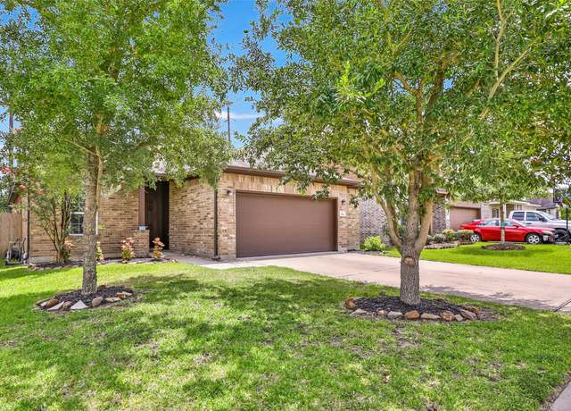 Property at 4914 Seaside Sparrow Ln, Baytown, TX 77521, 3 beds, 2 baths