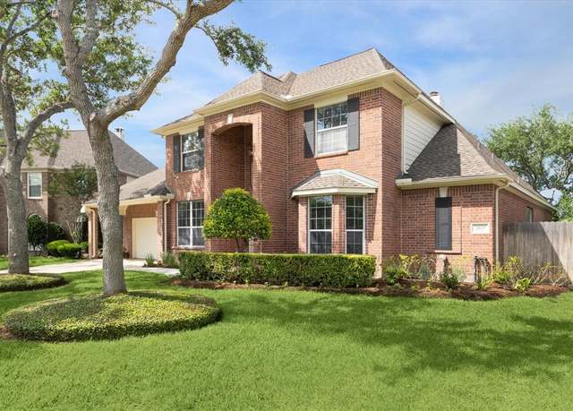 Property at 2603 Pinebend Dr, Pearland, TX 77584, 5 beds, 3.5 baths