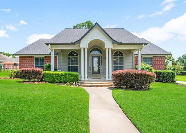 Property at 5224 Shorewood Dr, Willis, TX 77318, 3 beds, 3.5 baths