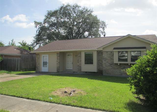 Property at 4504 Hemlock Dr, Baytown, TX 77521, 3 beds, 2 baths