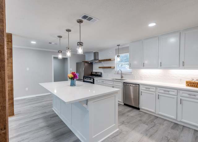 Property at 216 Southmore St, Tomball, TX 77375, 3 beds, 2 baths