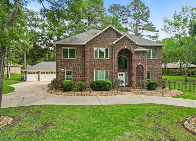 Property at 300 Broadmoor Dr, Huntsville, TX 77340, 5 beds, 3.5 baths