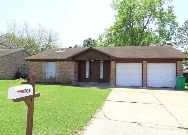 Property at 701 Meadowglen Dr, Baytown, TX 77521, 3 beds, 2 baths
